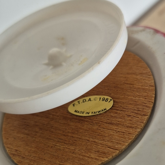 Vintage 1987 Collectible Rotating Christmas Winding Santa Music Box 7" - Picture 7 of 11